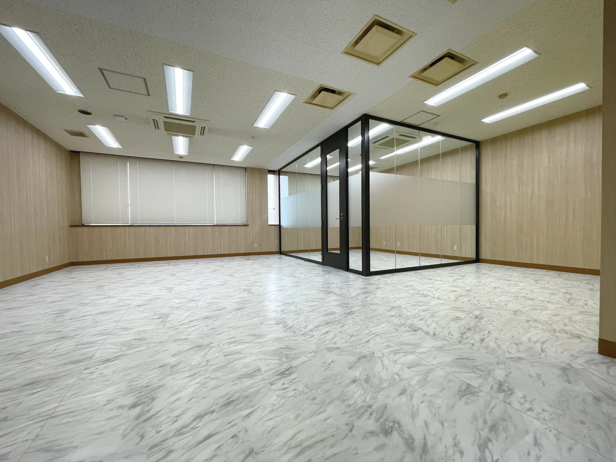 会議室フリースペース改修 間仕切り工事